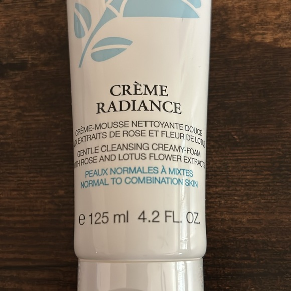 Lancôme Creme Radiance Gentle Cleansing Creamy-Foam -Normal to Combo skin 4.2 oz - Picture 4 of 5